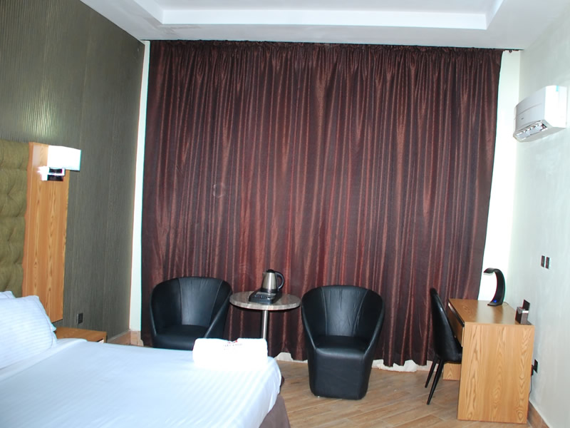 Oaklands Hotel & Amusement Park Enugu Classic Room
